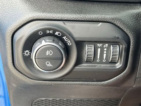 Used 2021 Jeep Gladiator Willys image 32