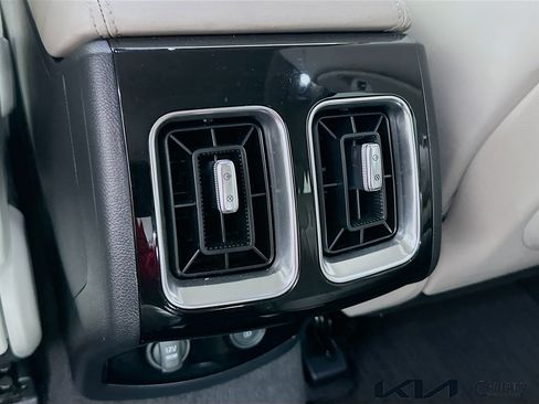 Certified 2023 Kia Sorento SX FWD image 24