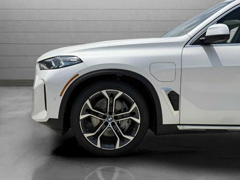 Certified 2025 BMW X5 xDrive50e w/ Executive Package image 21
