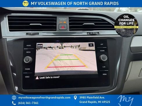 Used 2022 Volkswagen Tiguan SE w/ Panoramic Sunroof Package image 24