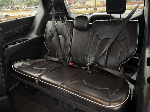 Used 2019 Chrysler Pacifica Limited w/ Advanced Safetytec Group image 19