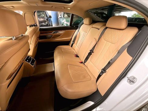 Used 2018 BMW 740i image 20