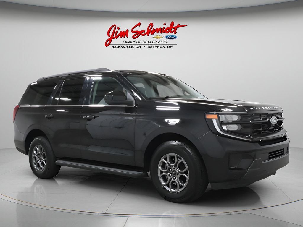 Used 2025 Ford Expedition Active AWD/4WD image 2