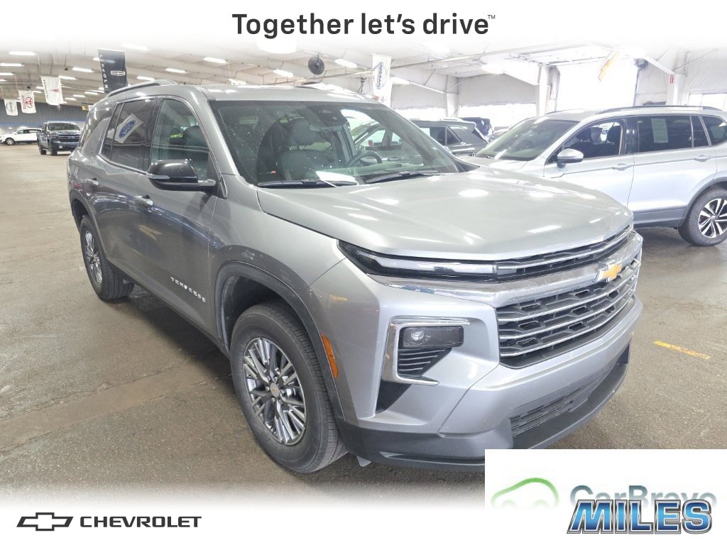 Used 2026 Chevrolet Traverse LT FWD image 1