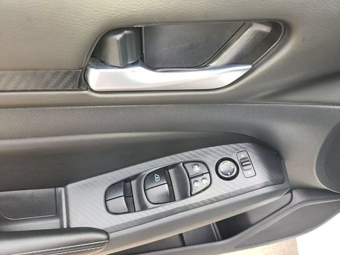 Used 2025 Nissan Altima 2.5 SV FWD image 28