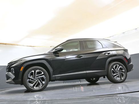Certified 2025 Hyundai Tucson Limited AWD/4WD image 37