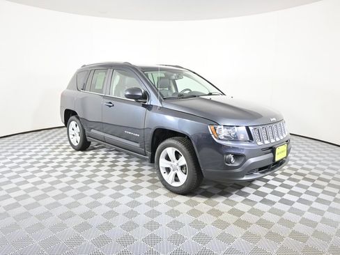 Used 2014 Jeep Compass Latitude w/ Sun/Sound Group AWD/4WD image 9