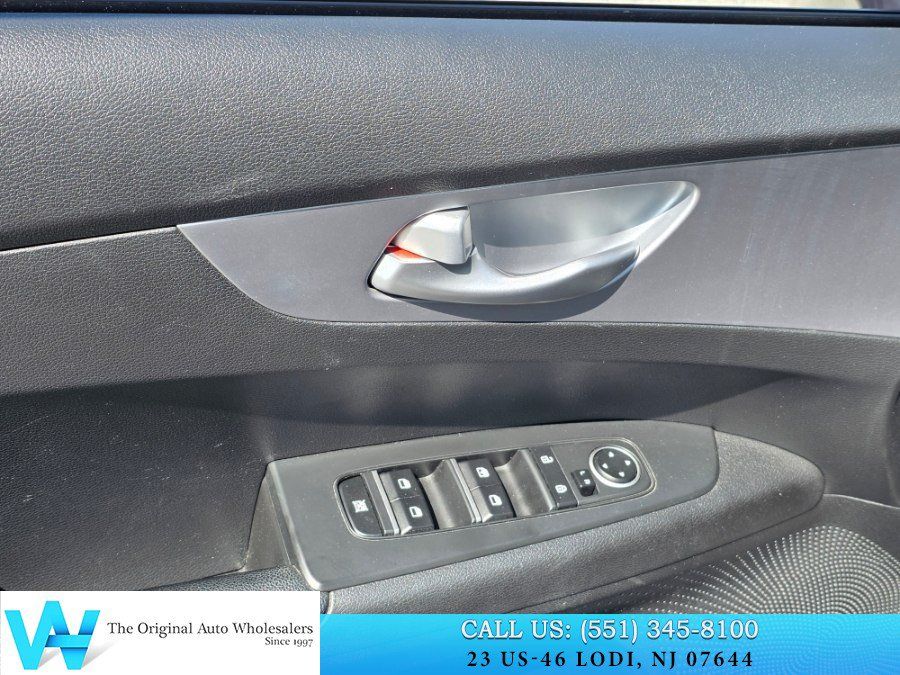 Used 2023 Kia Forte LXS w/ LXS Technology Package FWD image 11