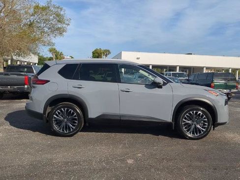 Certified 2025 Nissan Rogue SL w/ Tech Package FWD image 3