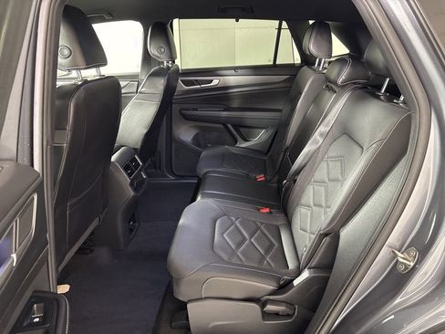 Used 2024 Volkswagen Atlas Cross Sport SE FWD image 25
