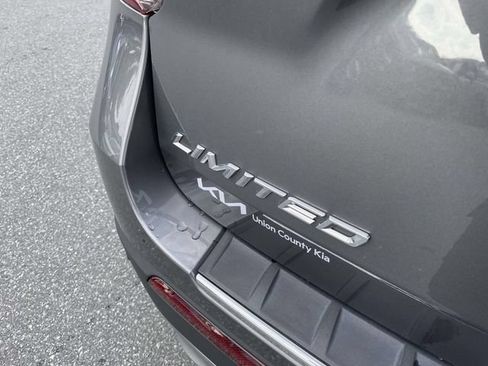Used 2022 Ford Explorer Limited w/ Equipment Group 301A AWD/4WD image 9