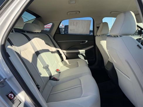 Used 2023 Hyundai Sonata SEL w/ Preferred Accessory Package image 16