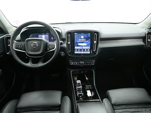 Certified 2026 Volvo XC40 B5 Plus AWD/4WD image 25