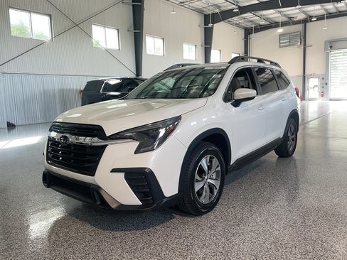 Used 2025 Subaru Ascent Premium AWD/4WD image 3