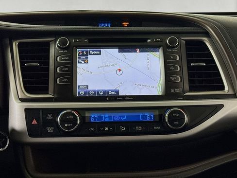 Used 2019 Toyota Highlander XLE AWD/4WD image 13