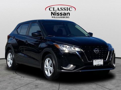 New 2025 Nissan Kicks S image 1