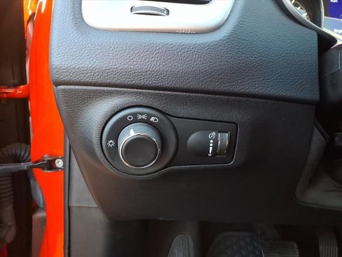 Used 2018 Jeep Compass Sport w/ Cold Weather Group image 19