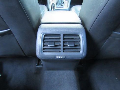 Used 2019 Volkswagen Golf SE image 25