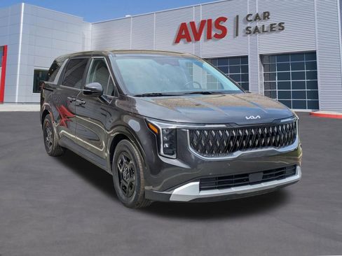 Used 2025 Kia Carnival image 3