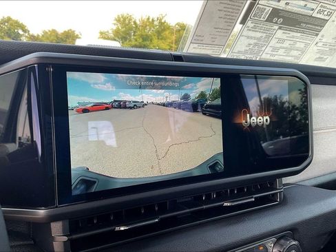 New 2025 Jeep Gladiator Sport image 16