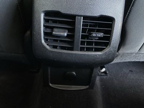 Used 2019 Ford Fusion SE image 16