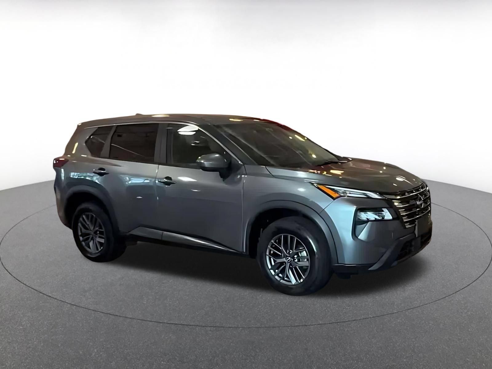 Used 2026 Nissan Rogue SV AWD/4WD image 2