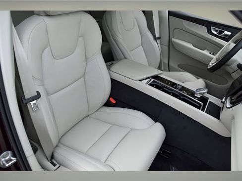 New 2026 Volvo XC60 T8 Ultra w/ Protection Package Premier image 27