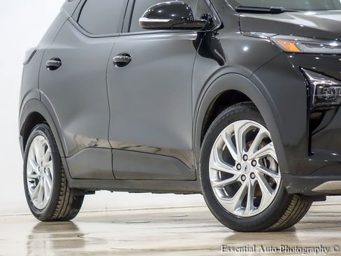 Used 2023 Chevrolet Bolt EUV LT w/ Driver Confidence Package image 4