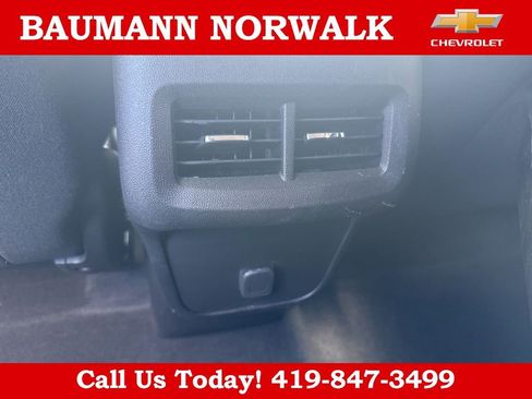 Used 2018 Chevrolet Equinox LT FWD image 35