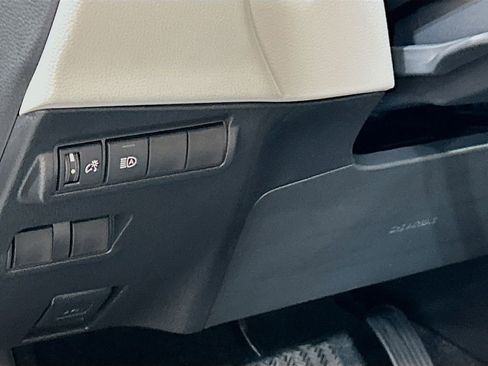 New 2025 Toyota Corolla Cross L FWD image 10