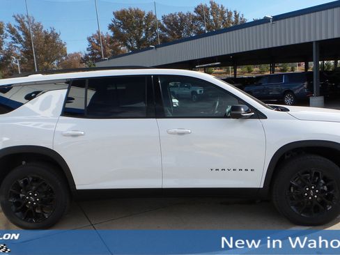 New 2026 Chevrolet Traverse LT w/ Midnight/Sport Edition image 6