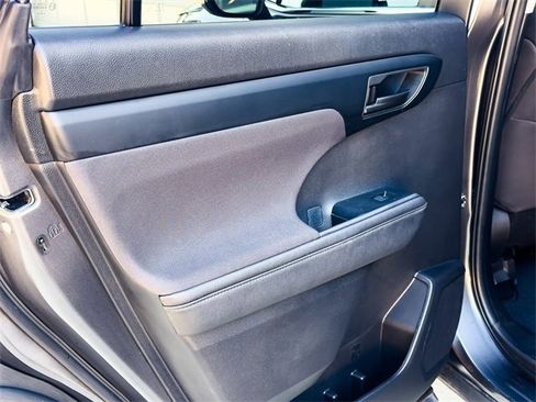 Used 2024 Toyota Highlander LE image 31