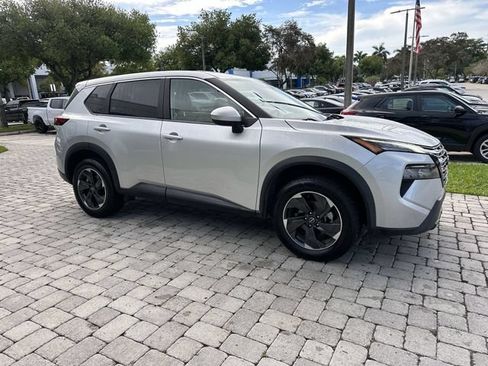Used 2024 Nissan Rogue SV FWD image 15
