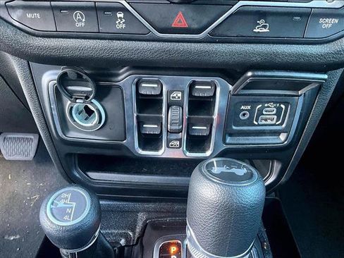 Used 2025 Jeep Wrangler Unlimited Sport AWD/4WD image 26