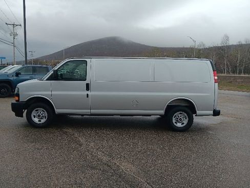 New 2026 GMC Savana 2500 Extended w/ Driver Convenience Package RWD image 4