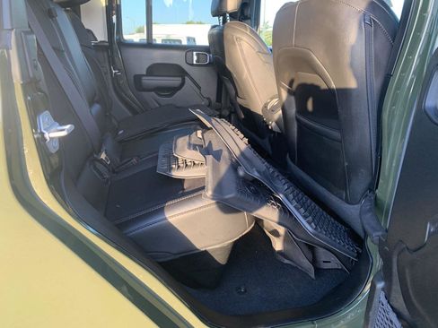 Used 2023 Jeep Gladiator Sport image 12