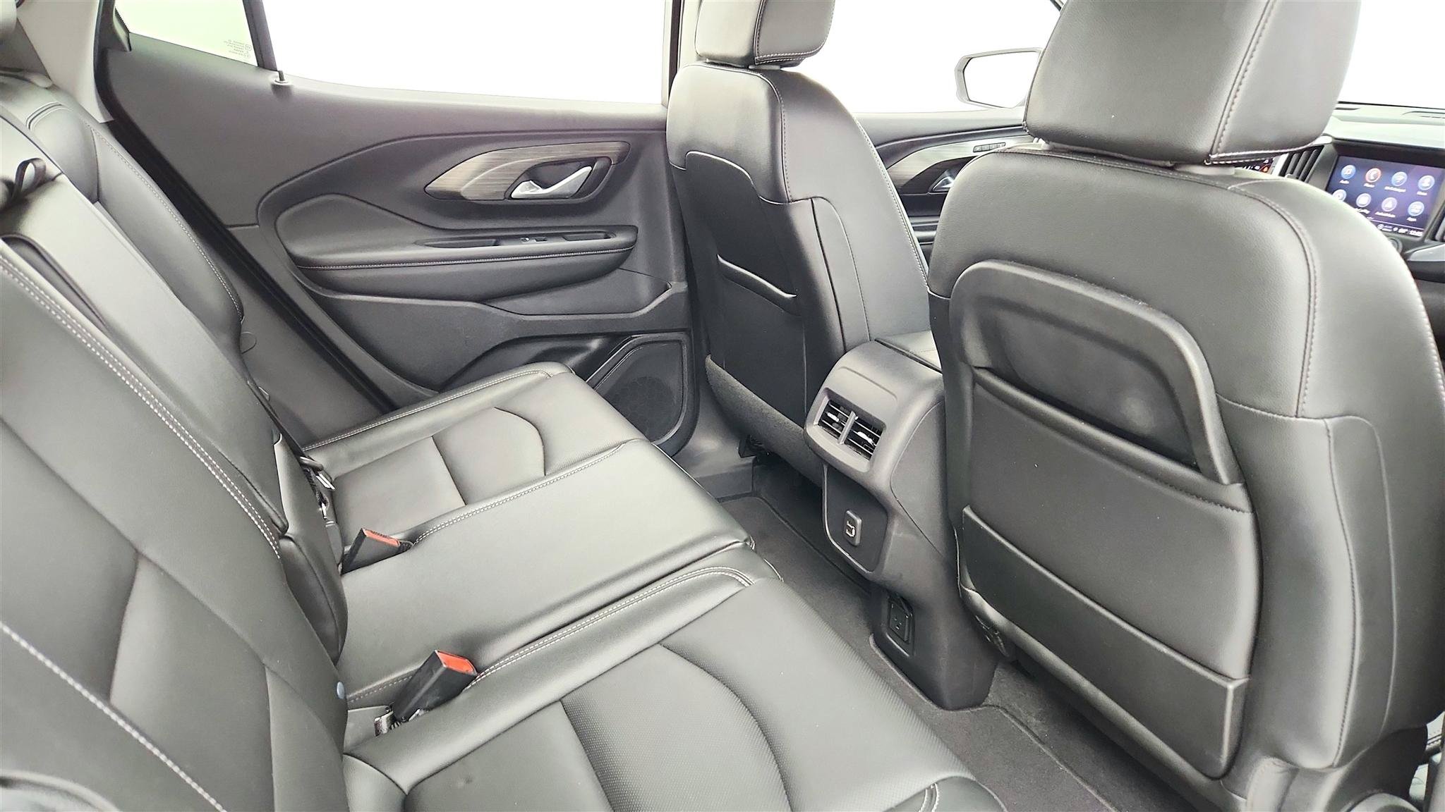 Used 2024 GMC Terrain SLT AWD/4WD image 35