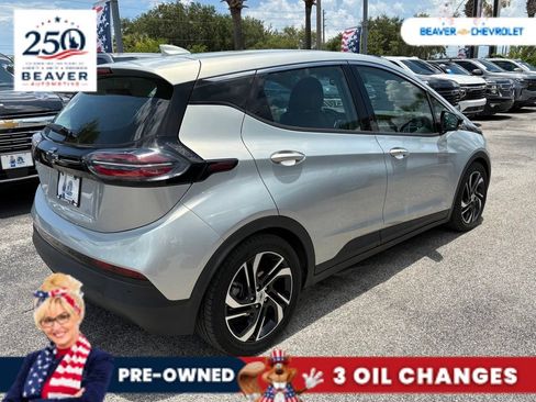 Used 2022 Chevrolet Bolt LT w/ Infotainment Package FWD image 7