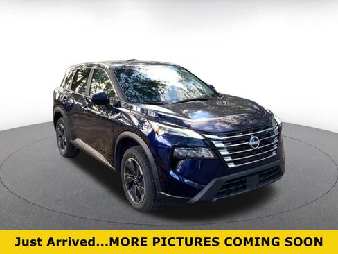 Used 2025 Nissan Rogue SV image 1