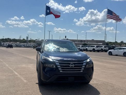 Certified 2025 Nissan Rogue SV AWD/4WD image 4