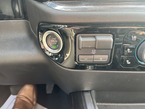 Used 2024 Chevrolet Silverado 1500 LTZ AWD/4WD image 30