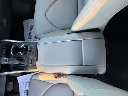 Certified 2020 Toyota Highlander XLE image 25