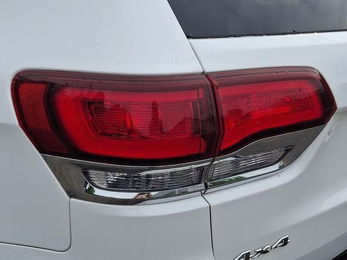 Used 2022 Jeep Grand Cherokee Limited AWD/4WD image 10