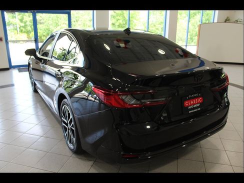 Used 2026 Toyota Camry XLE FWD image 7