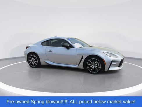 Used 2024 Toyota GR86 RWD image 9
