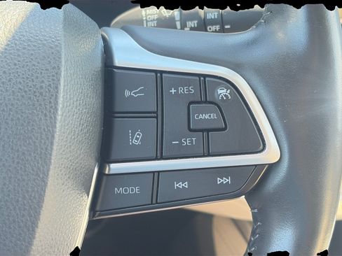 Used 2023 Toyota Highlander Limited AWD/4WD image 14