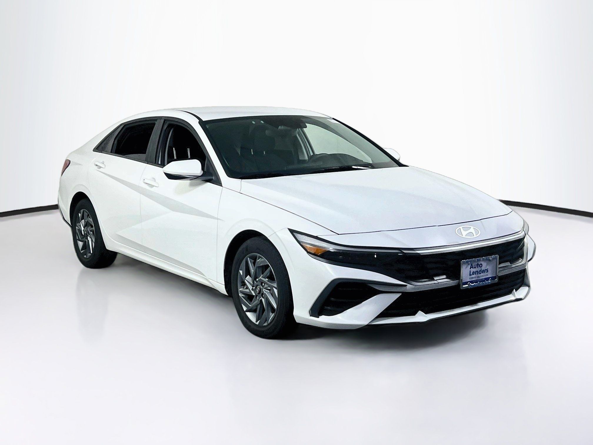 Used 2024 Hyundai Elantra SEL FWD image 3