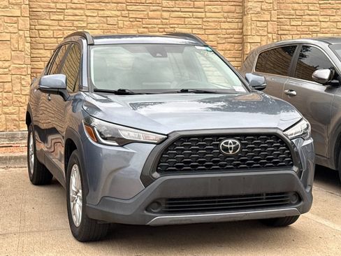 Used 2022 Toyota Corolla Cross LE FWD image 3
