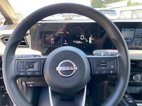 Used 2025 Nissan Kicks SV AWD/4WD image 19