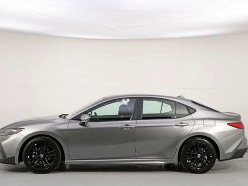 Used 2025 Toyota Camry SE w/ Convenience Package image 45